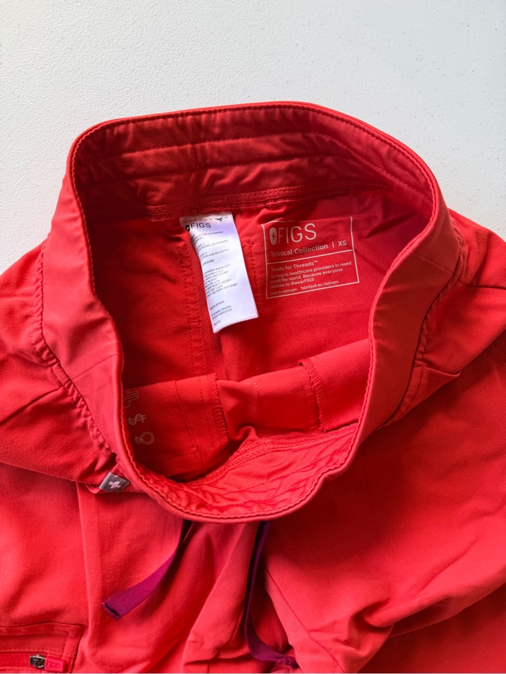 FIGS Womens Red Scrub Set - Red - Picture 2 of 7